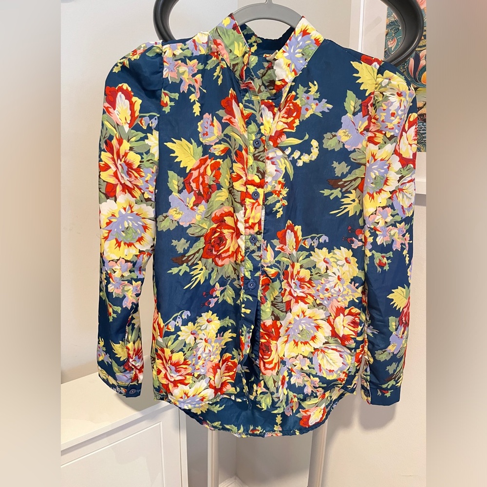 Small Vintage floral silky blouse